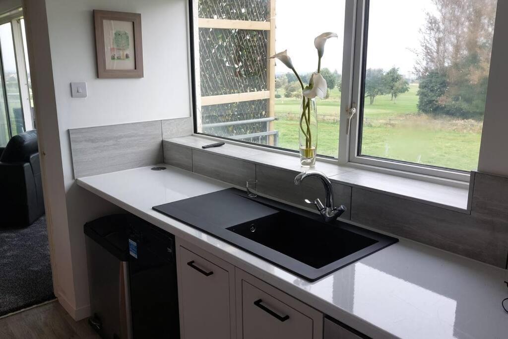 3 Bedroom Apartment With Golf Course View Newcastle upon Tyne Exterior foto