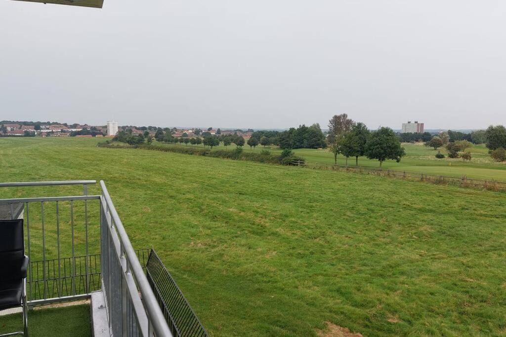3 Bedroom Apartment With Golf Course View Newcastle upon Tyne Exterior foto