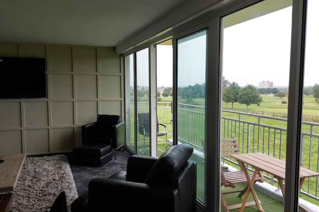 3 Bedroom Apartment With Golf Course View Newcastle upon Tyne Exterior foto