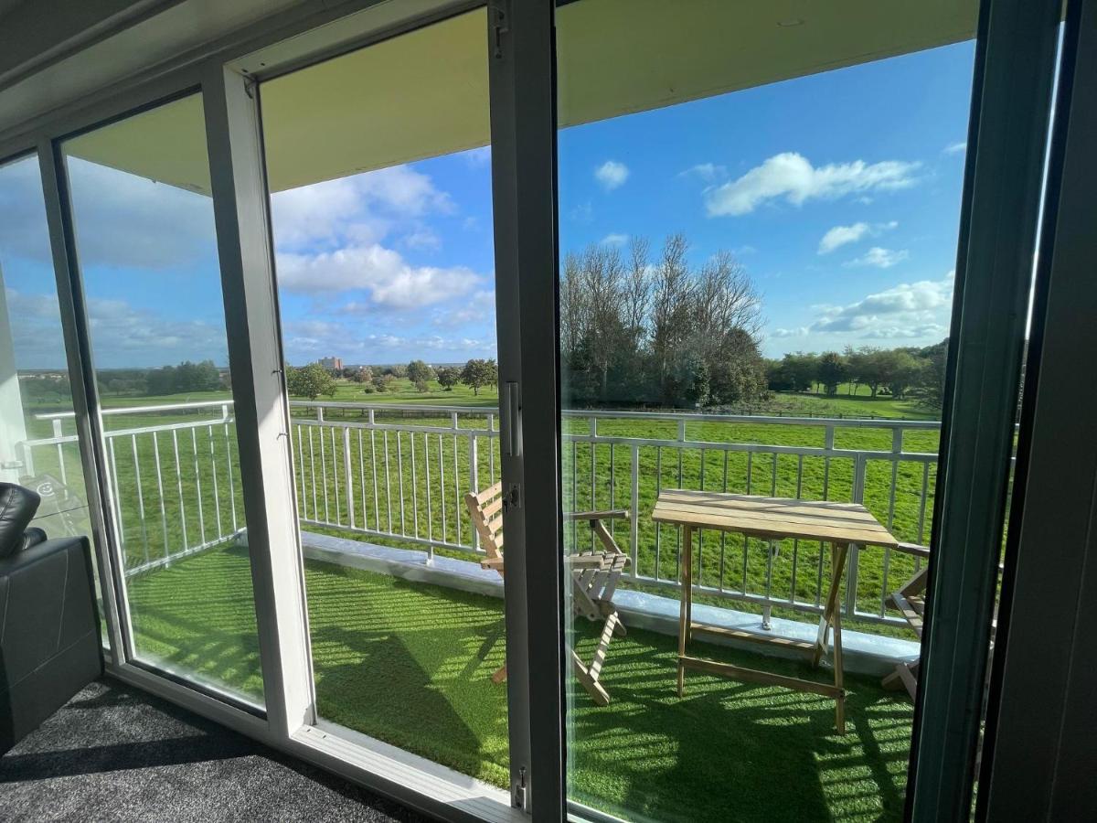 3 Bedroom Apartment With Golf Course View Newcastle upon Tyne Exterior foto