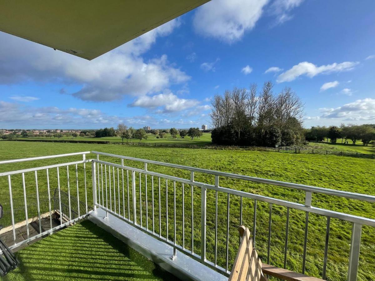 3 Bedroom Apartment With Golf Course View Newcastle upon Tyne Exterior foto