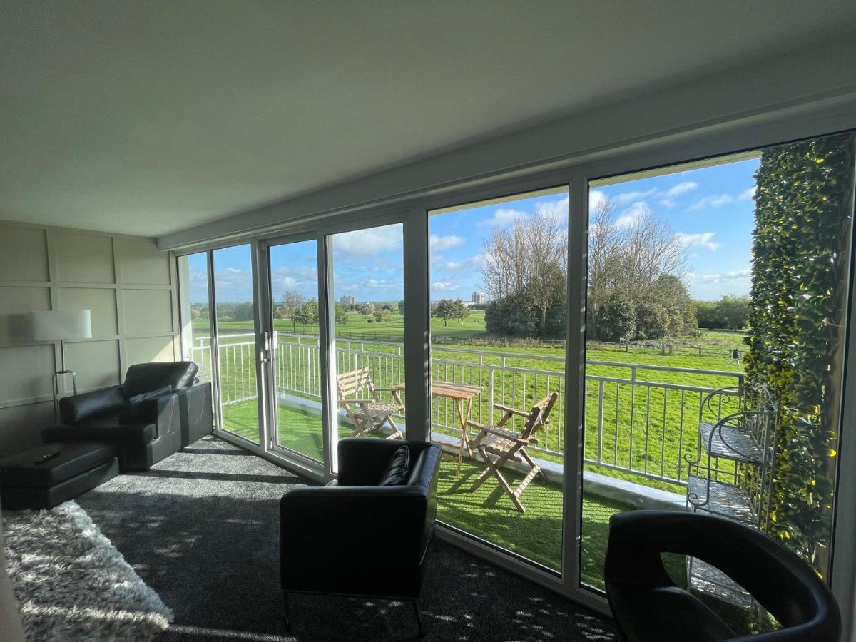3 Bedroom Apartment With Golf Course View Newcastle upon Tyne Exterior foto